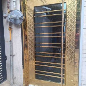 درب کاور استیل کلاسیک طلایی طرح کاغذ دیواری